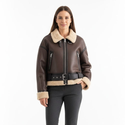 veste courte femme doublée de fourrure, vue latérale