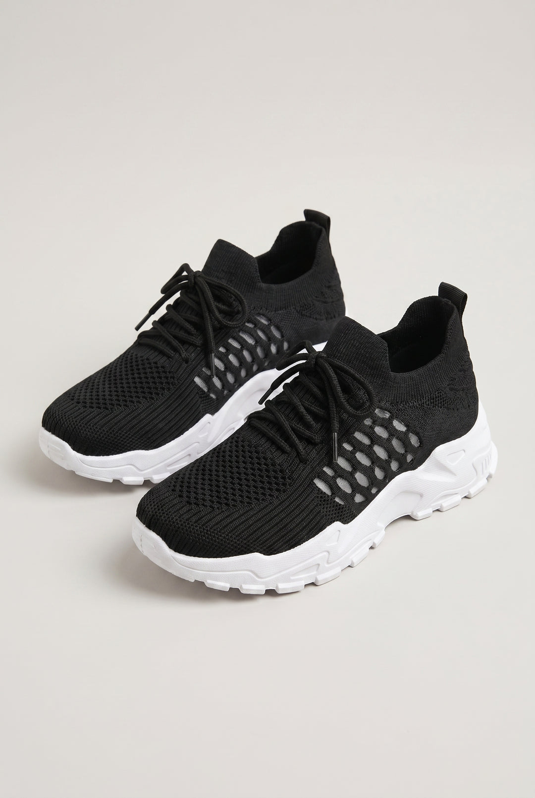 wren-casual-sneakers-black-packshot